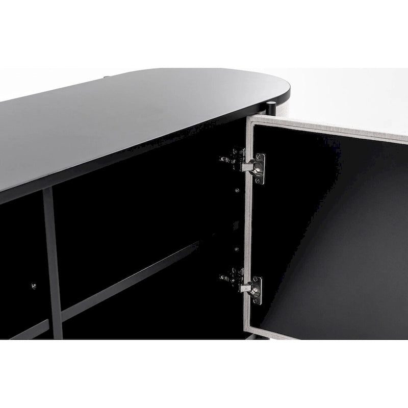 Aparador moderno de tela beige con detalles de metal negro
