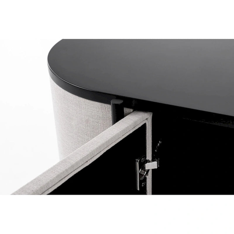 Aparador moderno de tela beige con detalles de metal negro